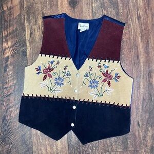 Women’s 90s style embroidered leather vest size medium